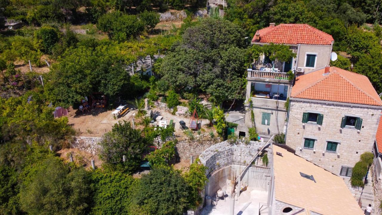 ムリニ Old Stone Houseアパートホテル エクステリア 写真