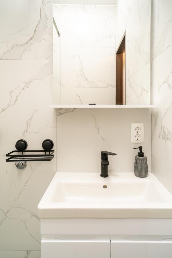 ムリニ Old Stone Houseアパートホテル エクステリア 写真