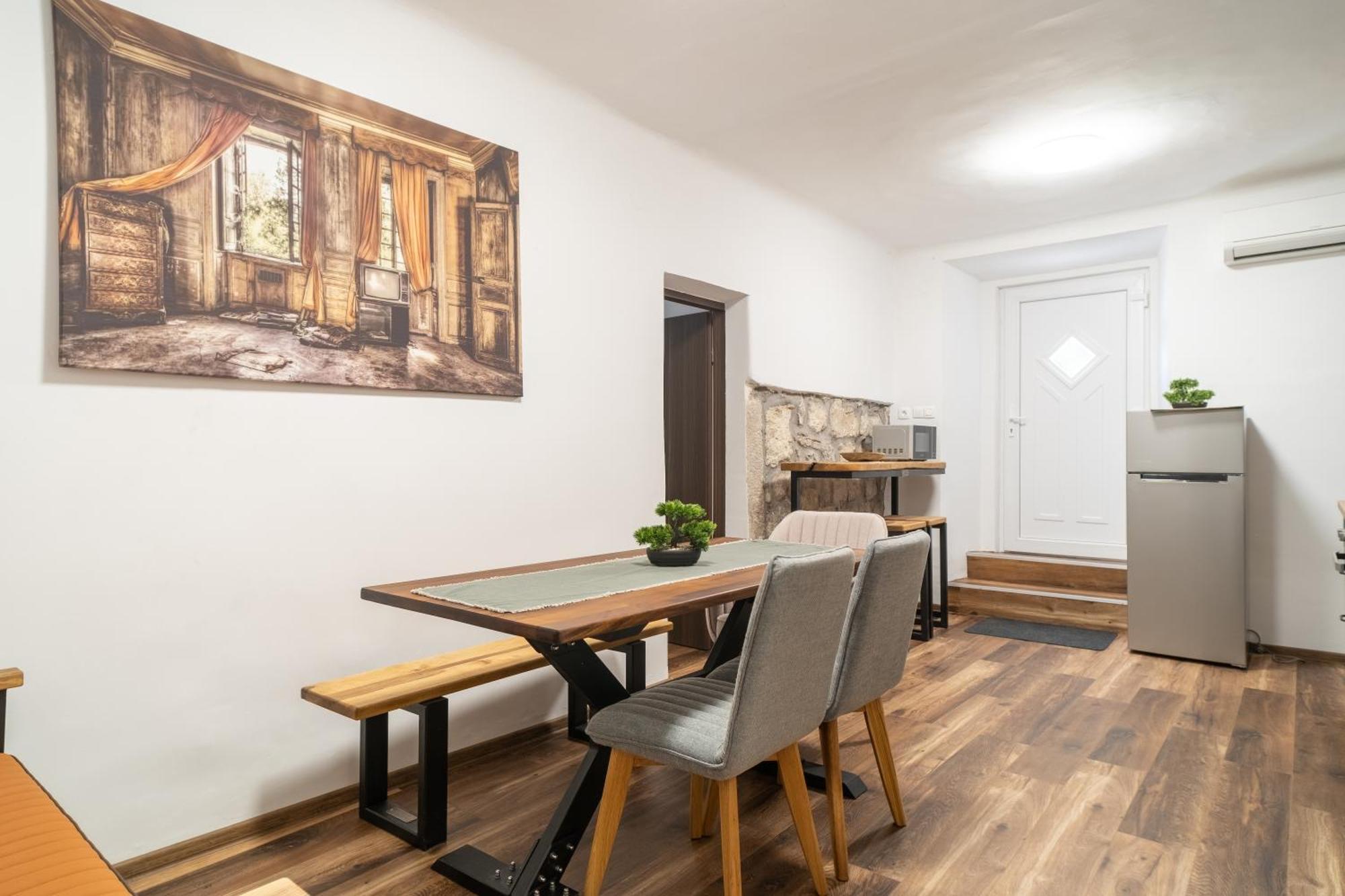 ムリニ Old Stone Houseアパートホテル エクステリア 写真